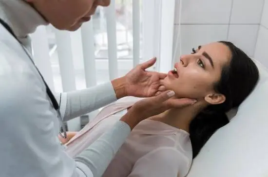 Featured image for “When to Visit an Emergency Dentist: Signs You Shouldn’t Ignore”